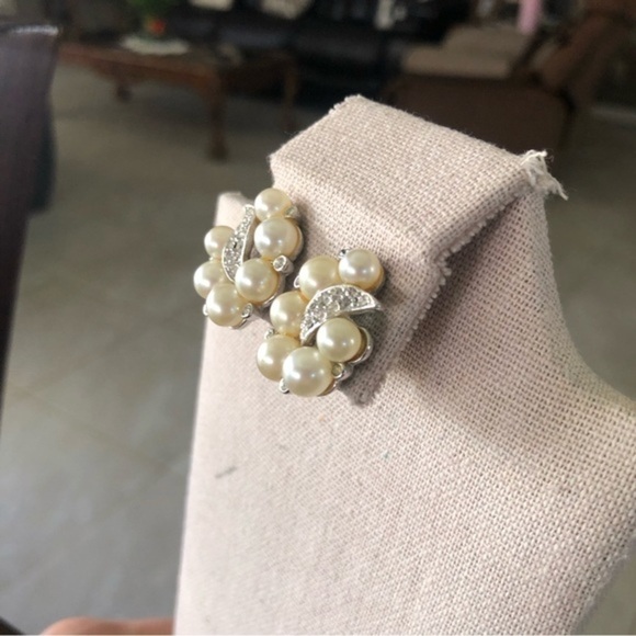 Vintage Sign Marvella Faux Pearl ClipOn Earrings - Picture 2 of 6
